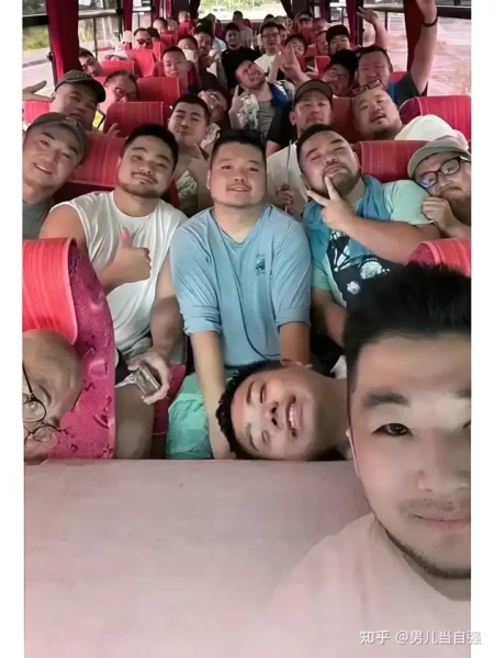 寸頭圓臉落腮鬍 四川成都林心如